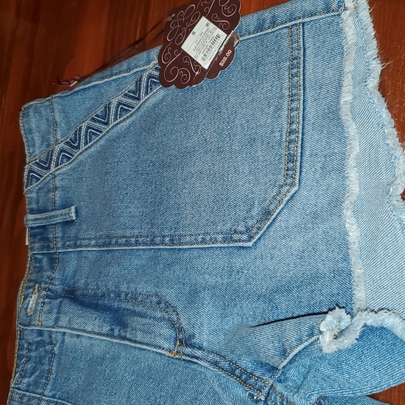 KNOX ROSE.. - Picture 2 of 6